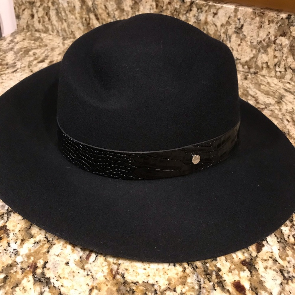 Material: wool Size: medium Brand: Rag n Bone